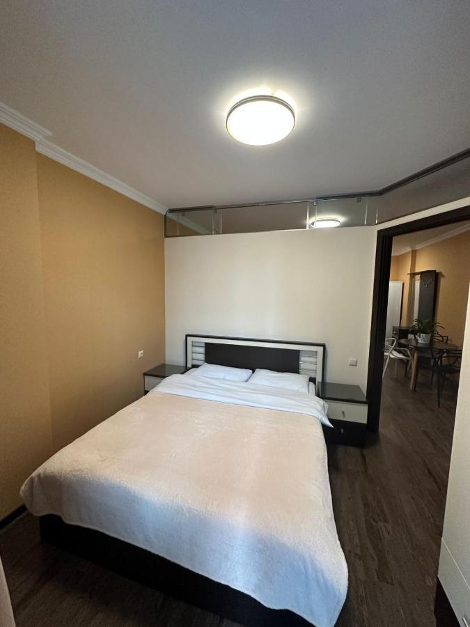 Pirosmani Mini Hotel Batumi Exteriör bild